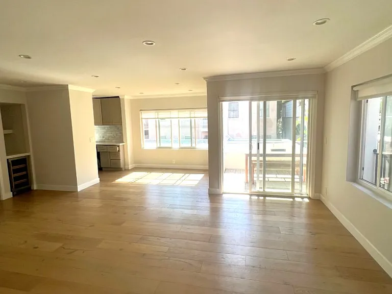 153 S Palm Dr #5 — Photo 8