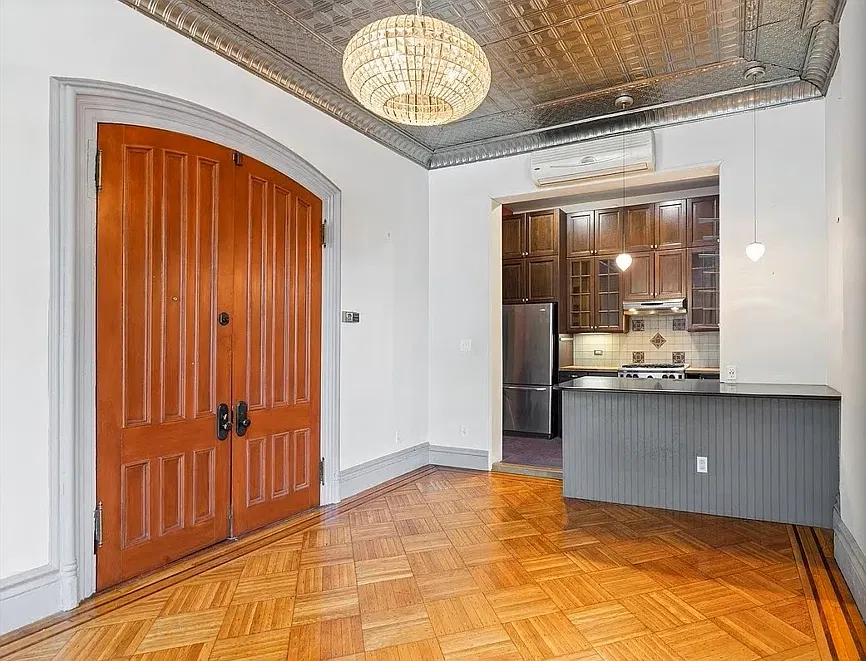 18 Herkimer Street — Photo 2