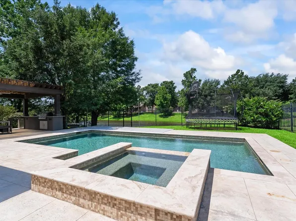 19 Gracenote Pl, Tomball, TX 77375