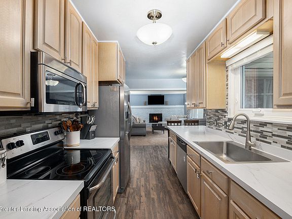 3rd image of 4629 Grandwoods Dr