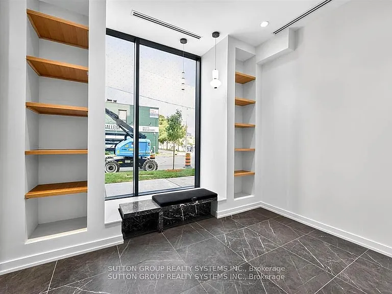 6 Chartwell Rd #402 — Photo 3