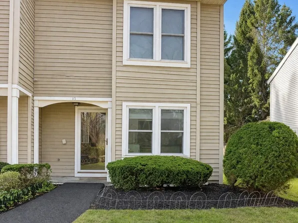 13 Raleigh Drive, Halfmoon, NY 12065