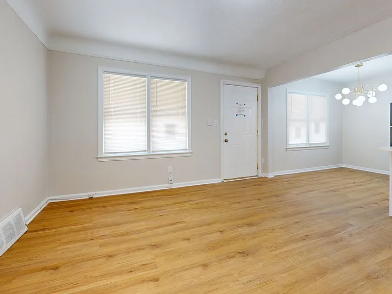 21456 Syracuse Ave — Photo 5