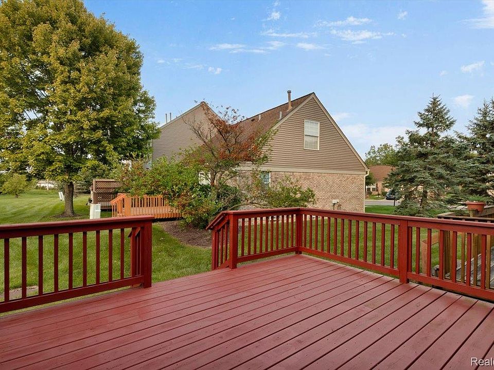 3947 Hunters Cir E, photo 29