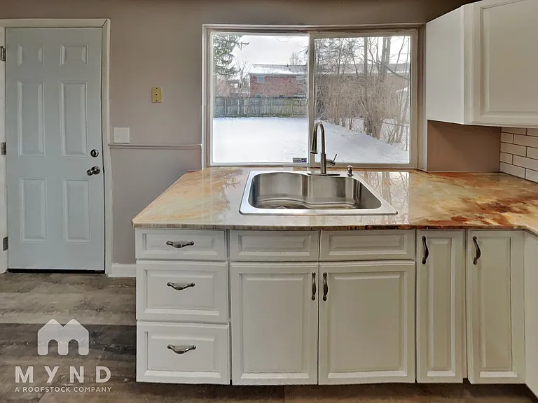 2270 Cardston Dr — Photo 4