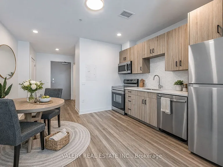 155 King St N #606 — Photo 2