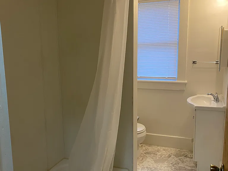 523 N Walnut St — Photo 13