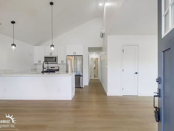 4th image of 3871-75 37th St #3873