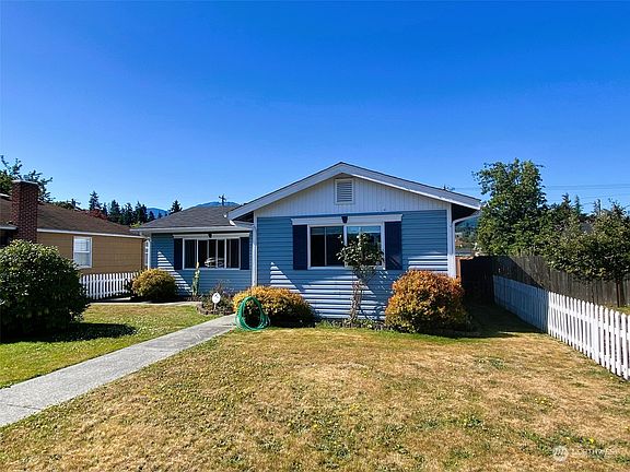 3rd image of 1212 Georgiana Street