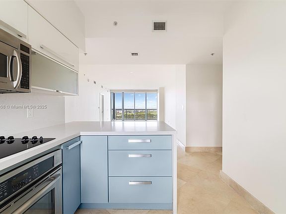 5th image of 601 NE 36th St APT 2304