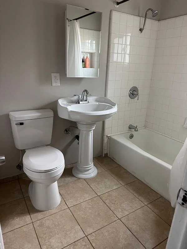 2 bed, 1.0 bath, 700 sqft, $1,500 — Photo 2