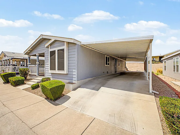 1702 E Michelle Dr — Photo 2