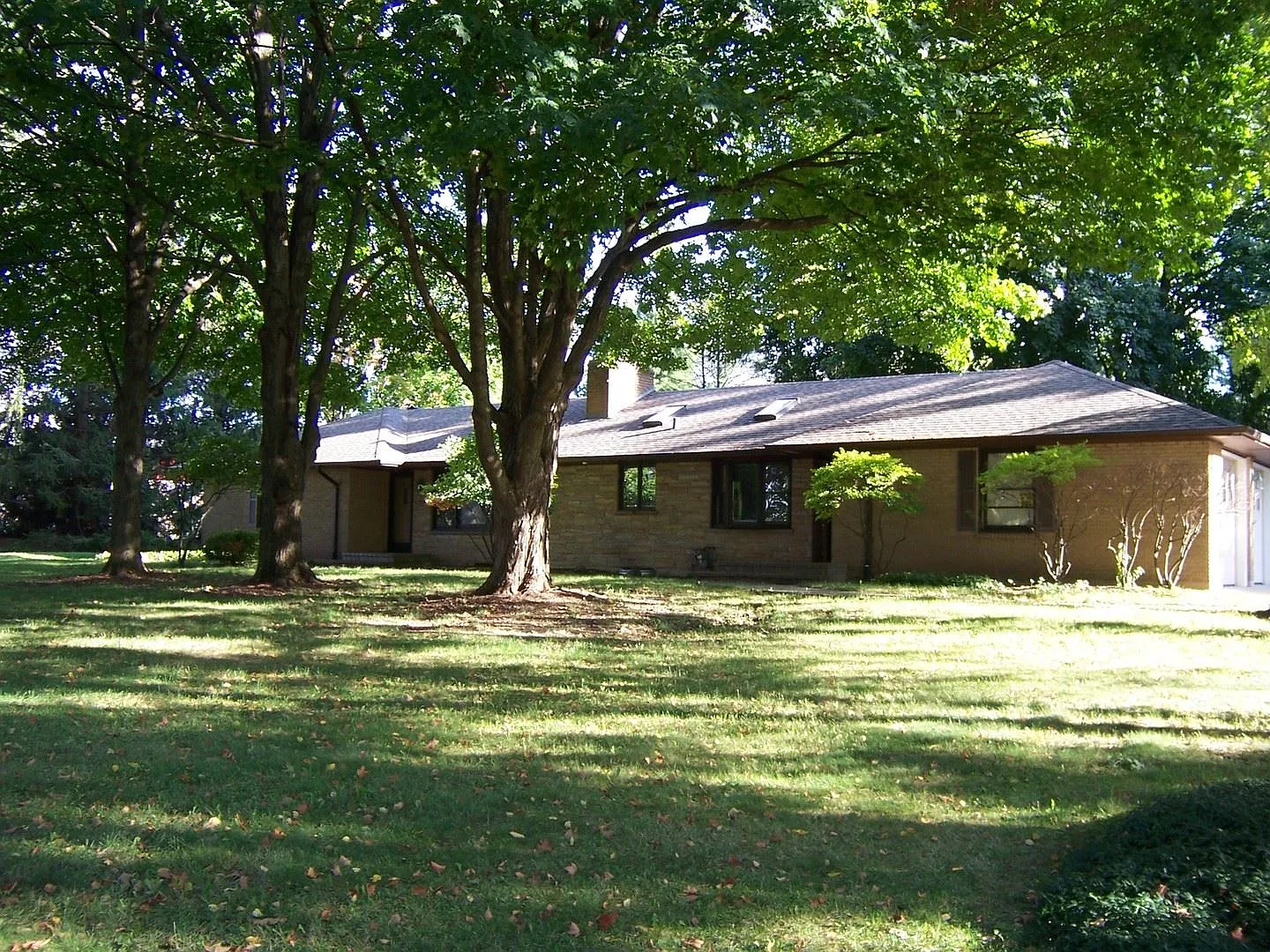 650 Barrington Ave photo 1
