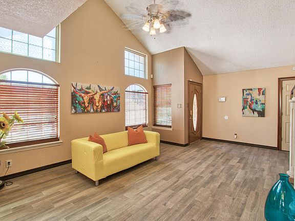 3rd image of 817 Porras Dr