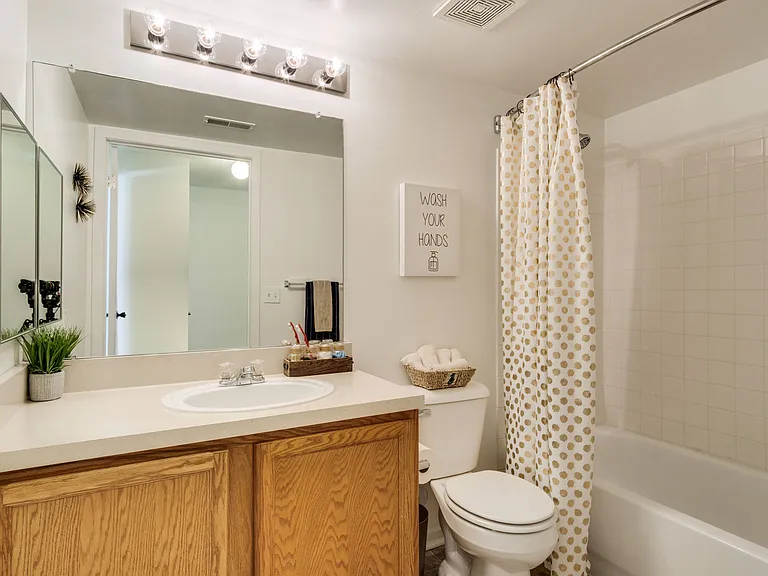 Northport Apartments — Photo 13