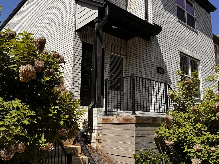 2375 Amherst Aly — Photo 1