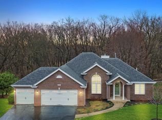 9303 River View Trl, Roscoe, IL 61073