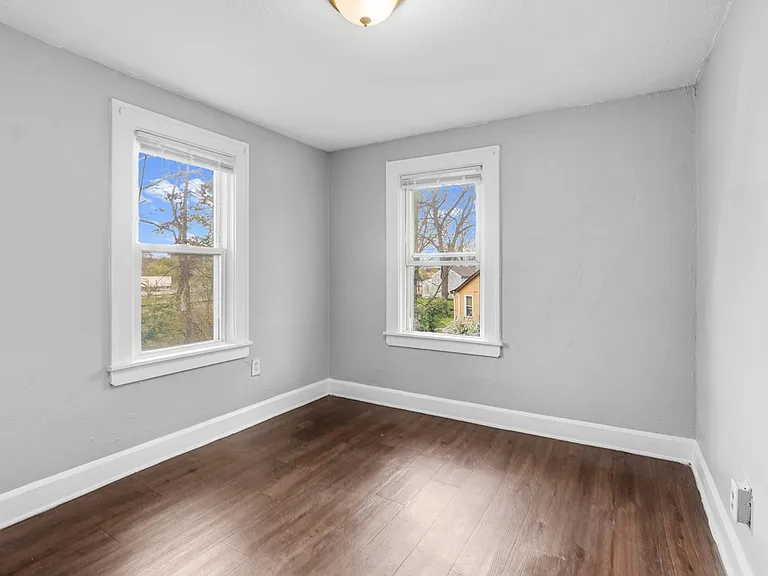 14399 Maple Ave — Photo 11