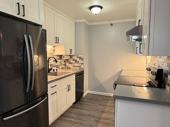 3rd image of 240 N Bayshore Blvd APT 207