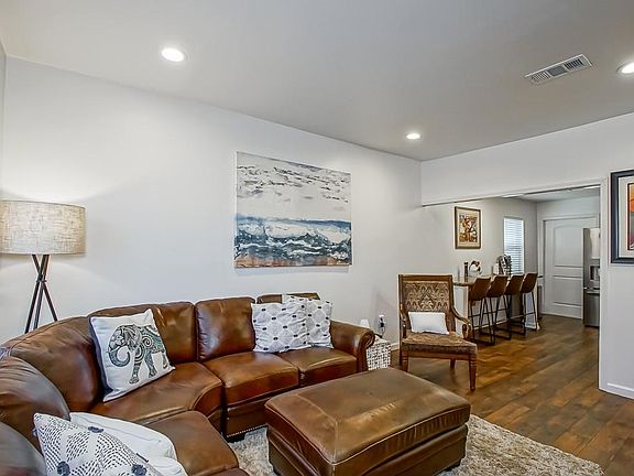 2nd image of 4220-22 General Pershing St