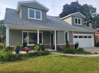 1560 Hawthorne St, Trenton, MI 48183