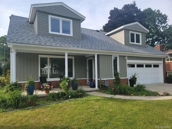 1560 Hawthorne St, Trenton, MI 48183
