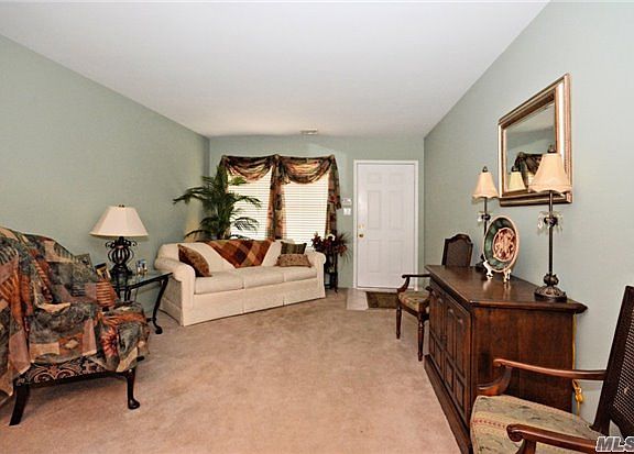 4th image of 7 Northwood Blvd