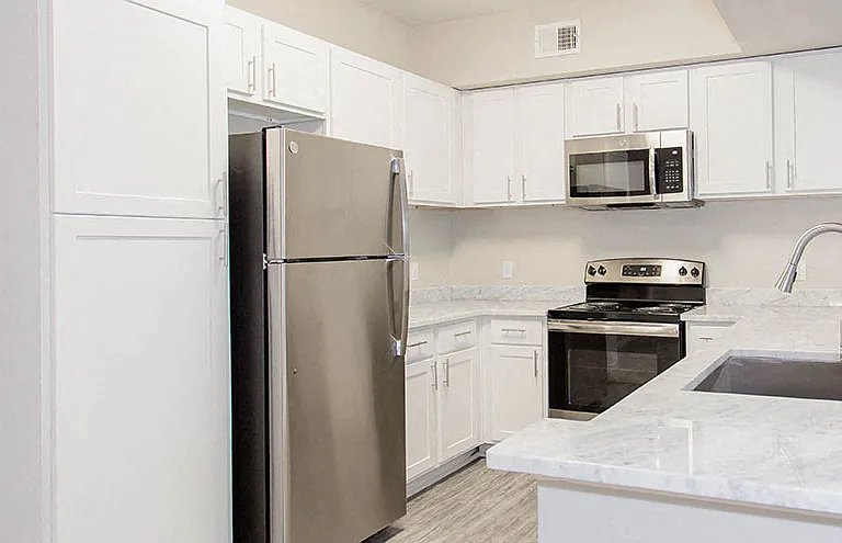 Willow Lake Apartments — Photo 1