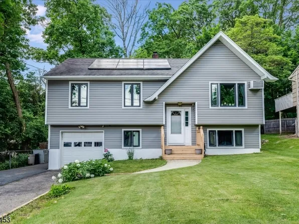 220 W End Ave, Hopatcong Boro, NJ 07843