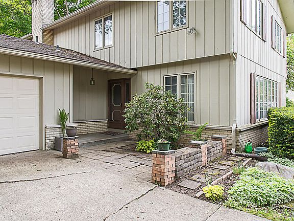 2nd image of 2707 Tattersall Rd