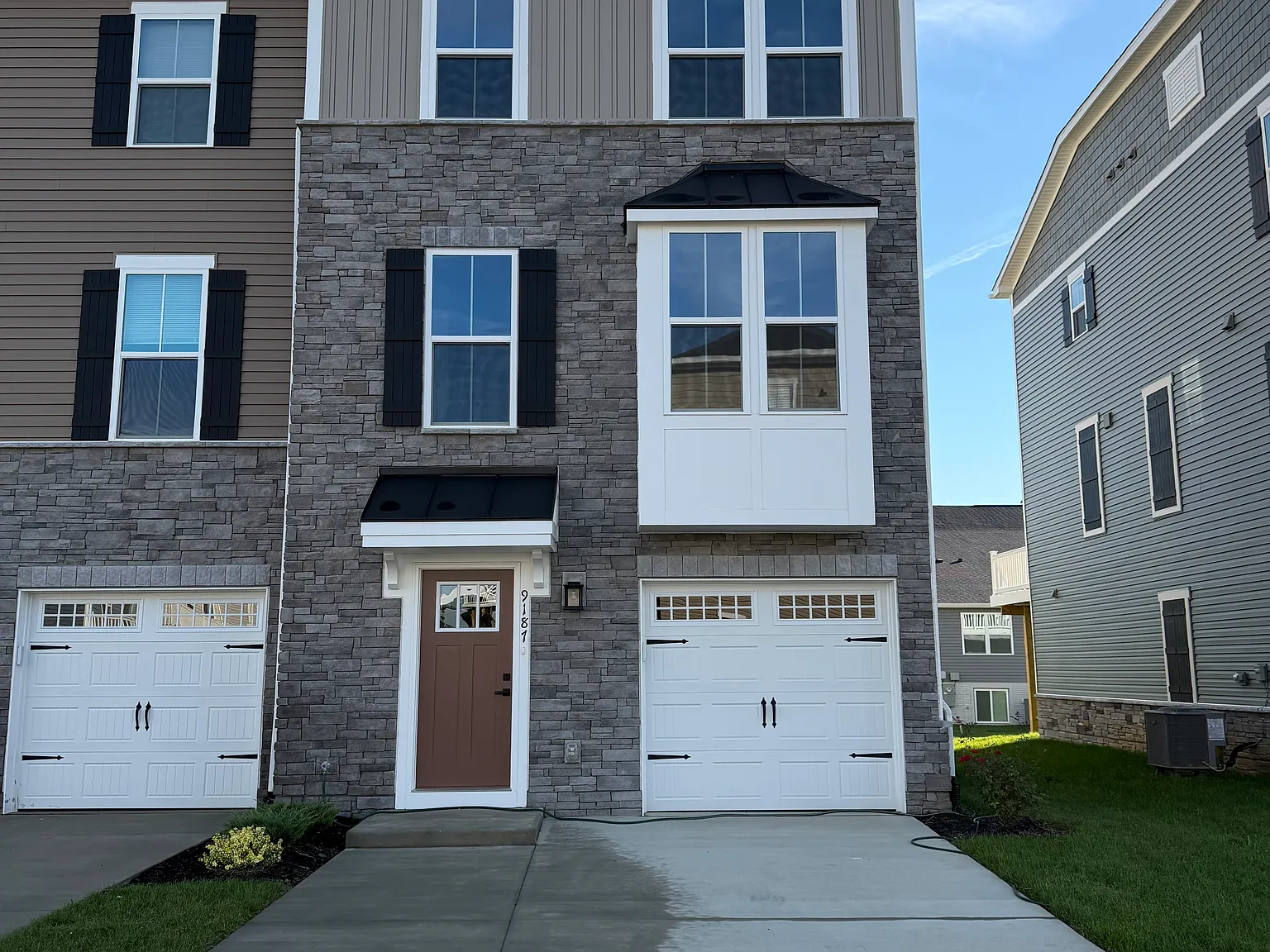 3 bed, 2.5 bath, 1916 sqft, $2,795 — Photo 2