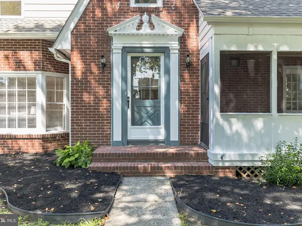 3 Hillside Rd, Claymont, DE 19703