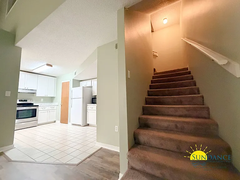 946 Ashley Ln #B — Photo 6
