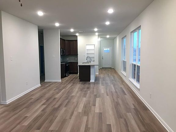 4th image of 113 S Austin Dr