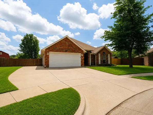 7708 Chandler Ct, North Richland Hills, TX 76182