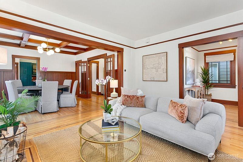 4th image of 4329 5th Avenue NE