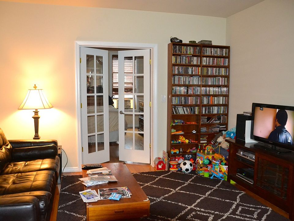 1st image of 662 Henry St #3