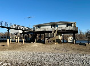 216 Edgewater Beach Rd, Burlington, IA 52601