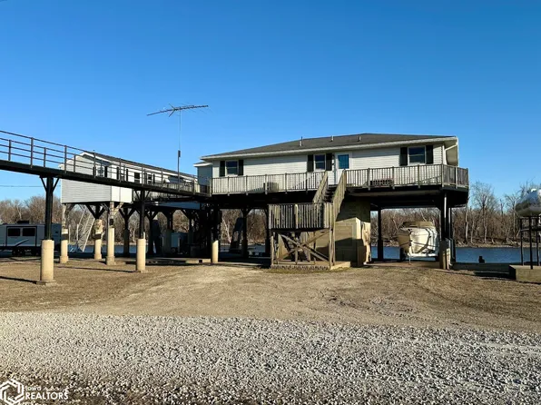 216 Edgewater Beach Rd, Burlington, IA 52601