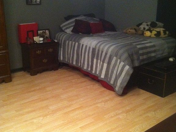 Large Master Bedroom With Walk In Closet