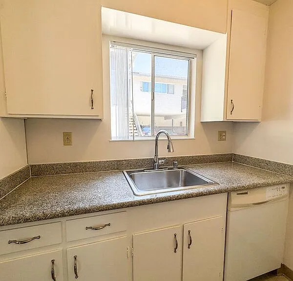 411 College Ave #A — Photo 10