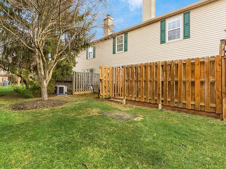 1807 Hobbes Dr — Photo 32