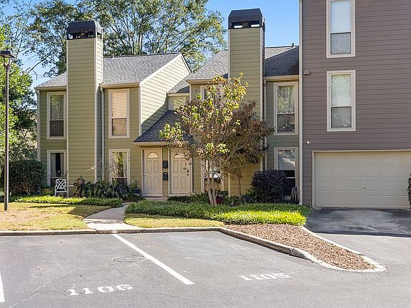 3rd image of 1105 Riverbend Club Dr SE