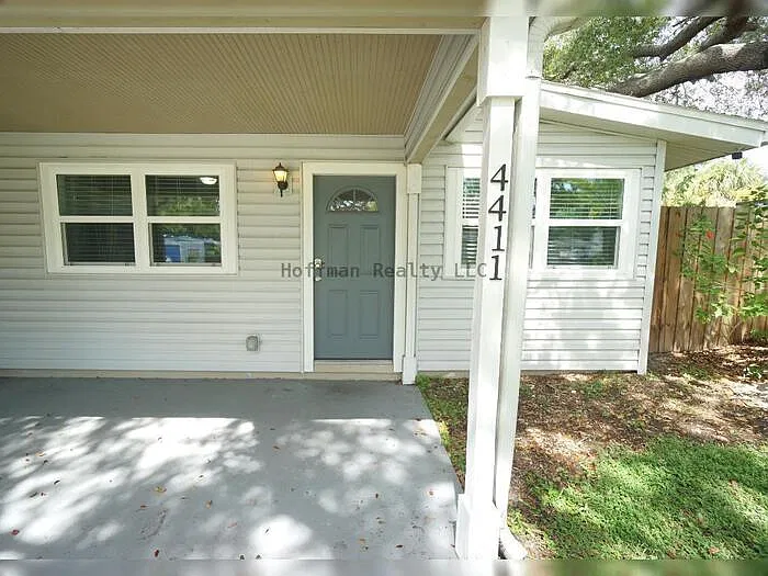 3 bed, 2.0 bath, 1054 sqft, $2,795 — Photo 2