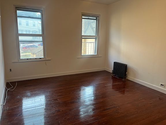 4th image of 911 McLean Ave APT B5