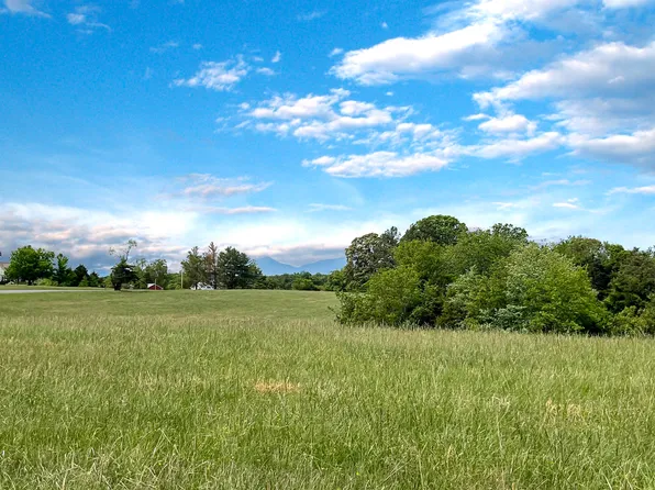2556 Rock Cliff Rd, Bedford, VA 24523