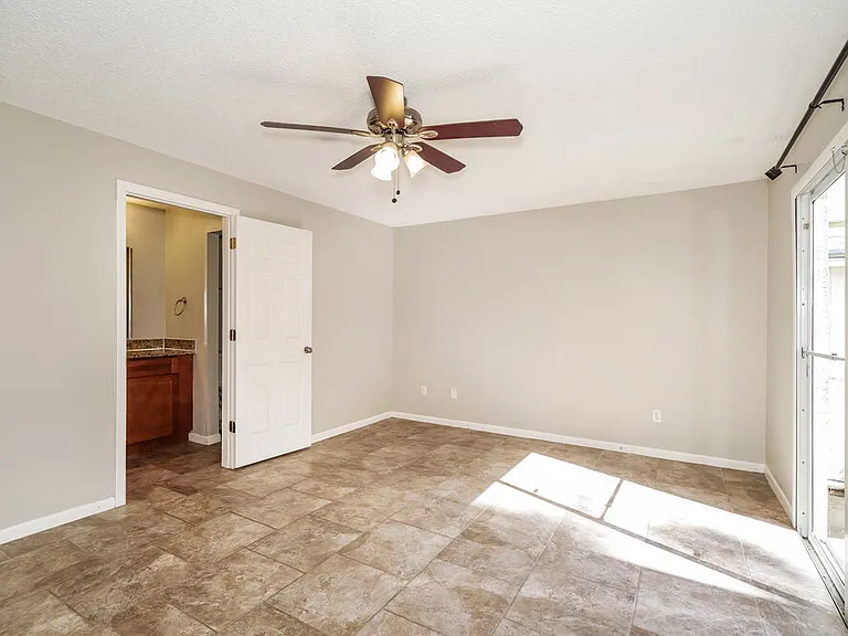225 Bayhead Dr — Photo 9