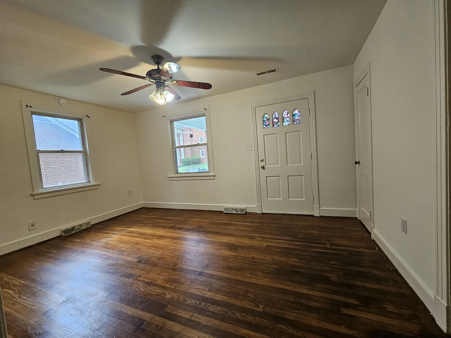 3 bed, 1257 sqft, $1,295 — Photo 3