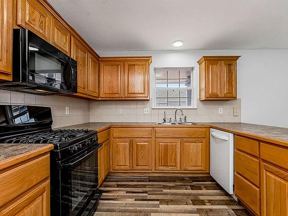 3rd image of 19301 E Lynchburg Pl N