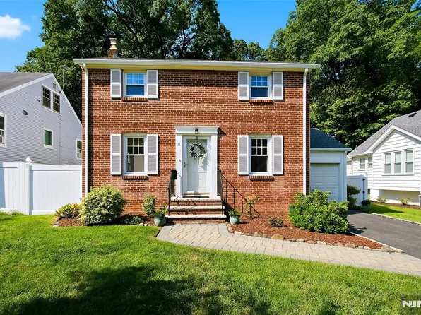 11 Monroe Ave, Roseland, NJ 07068